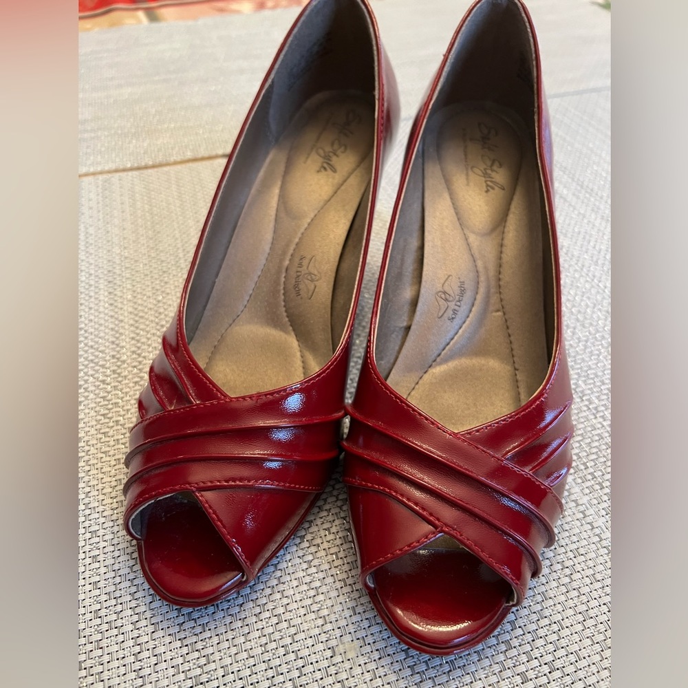 Soft Style sz 9 Ruby Red Shoes